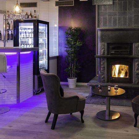 Hotell Restaurang Naemforsen Näsåker 外观 照片